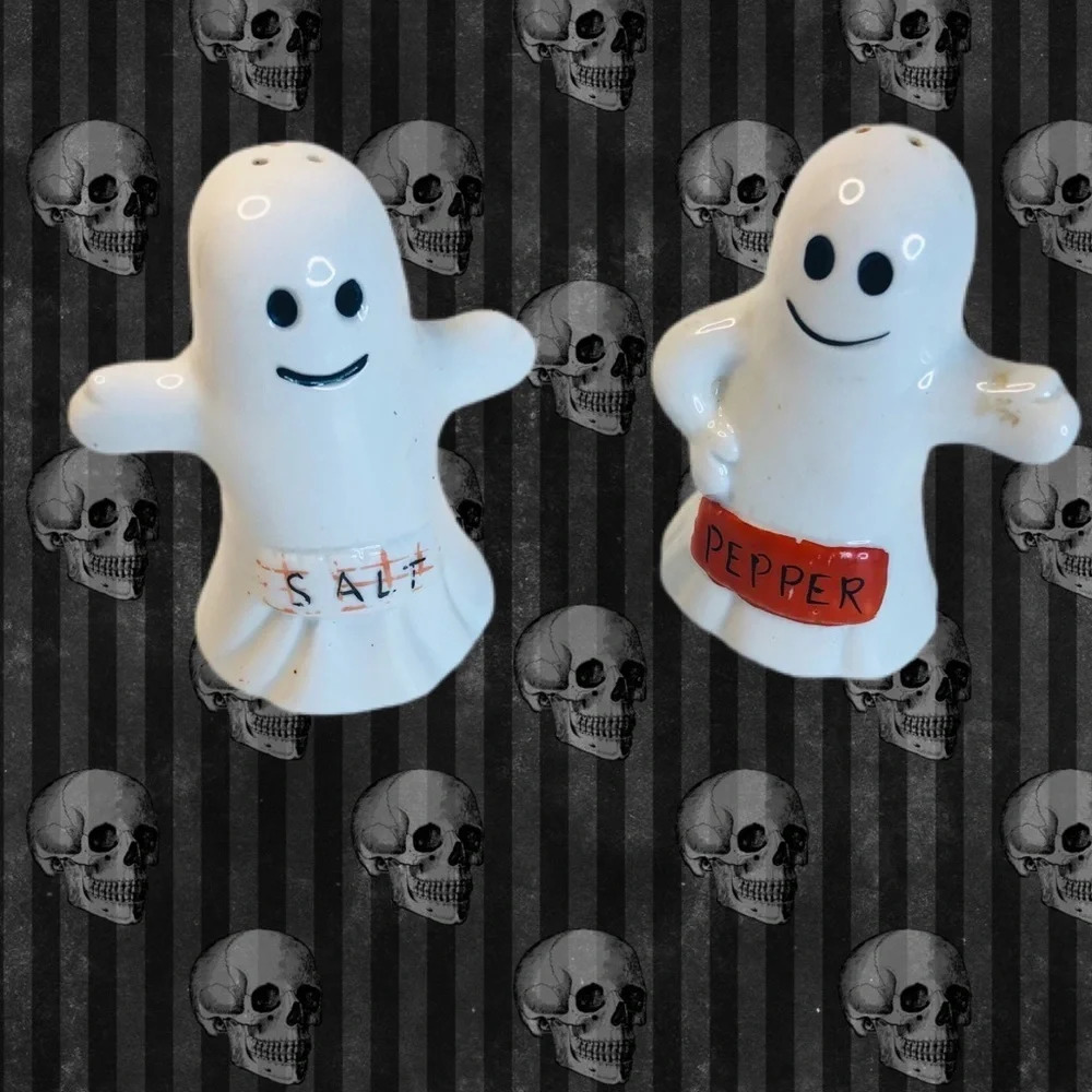 Ghost salt & pepper shakers. Excellent condition.